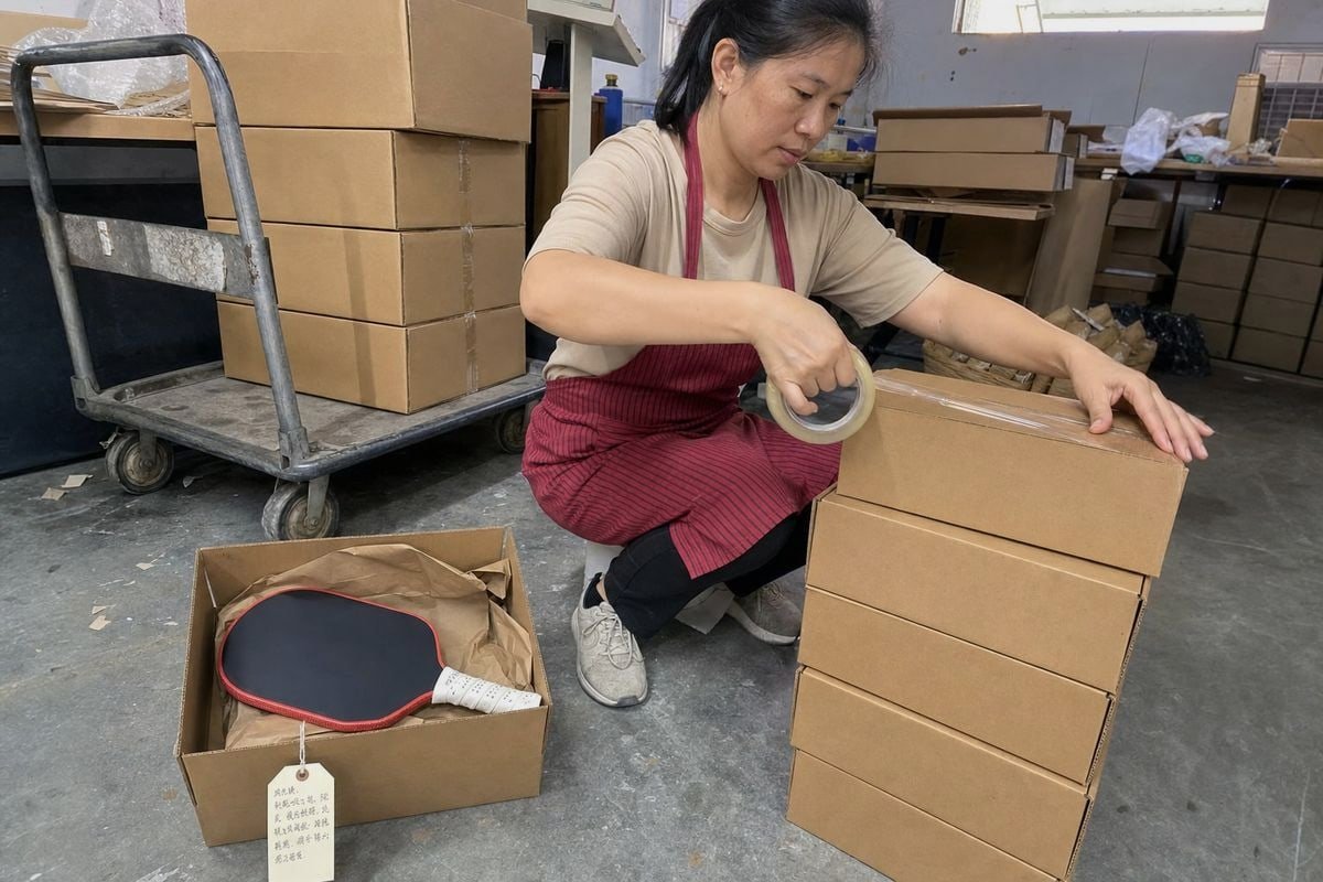 Paying extra premium to unlock smaller custom pickleball paddle order quantities (ID#5)